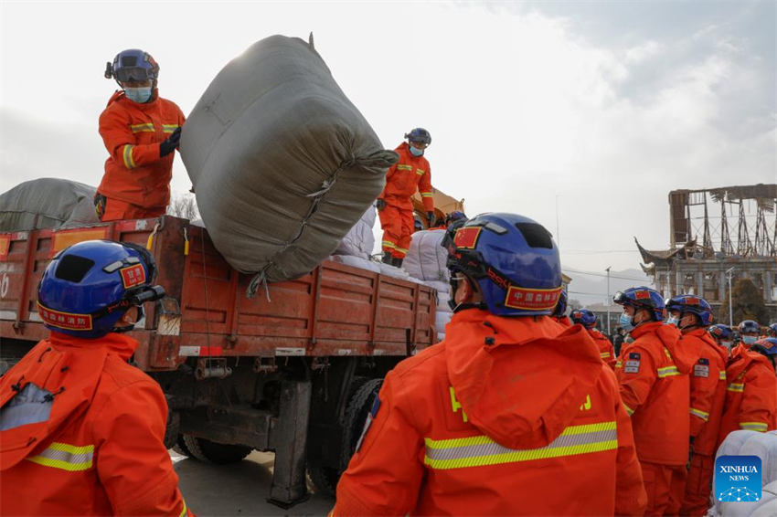 China intensifica ações de alívio em regiões atingidas pelo terremoto