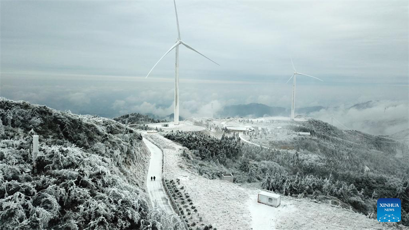 Técnicos garantem fornecimento de energia em meio à onda de frio na província chinesa de Hunan