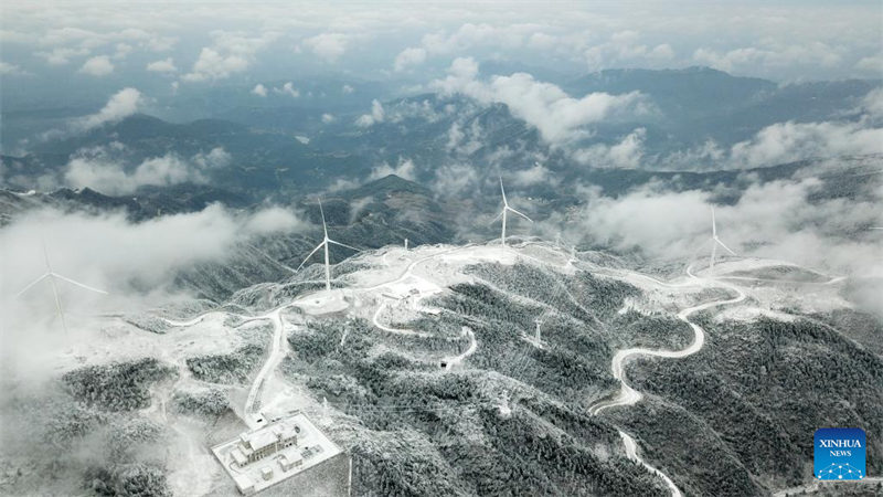 Técnicos garantem fornecimento de energia em meio à onda de frio na província chinesa de Hunan