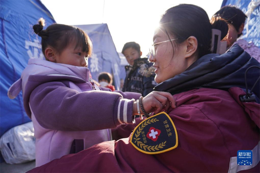 Assistência psicológica é ativamente realizada após terremoto em Gansu