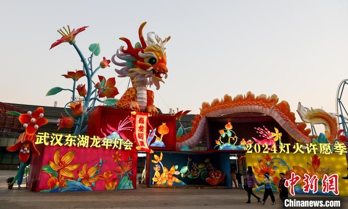 Festa das Lanternas do Ano do Dragão de Wuhan é inaugurada