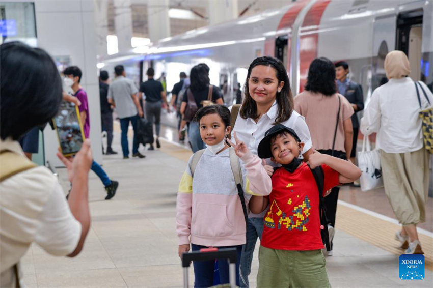 Ferrovia de alta velocidade de Jacarta-Bandung registra 1 milhão de viagens de passageiros