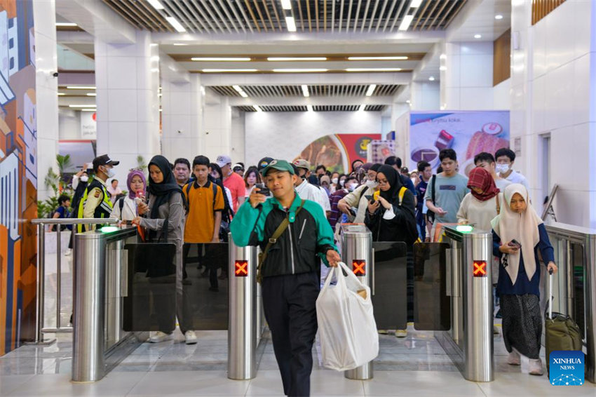Ferrovia de alta velocidade de Jacarta-Bandung registra 1 milhão de viagens de passageiros