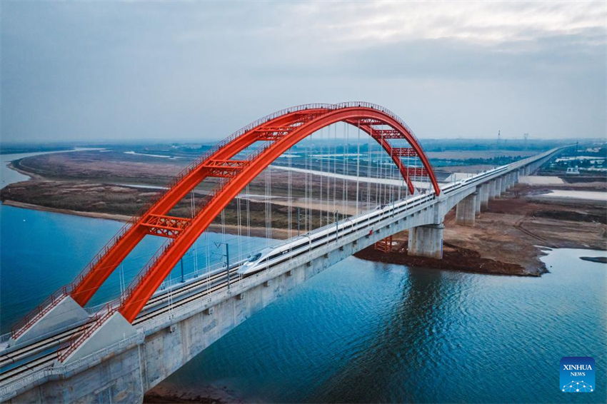 Ferrovia de alta velocidade Hangzhou-Nanchang entrará em operação no leste da China