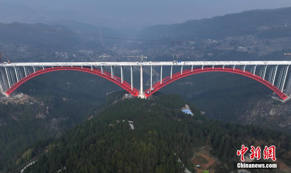 Foi unida a maior ponte em arco duplex em construção do mundo