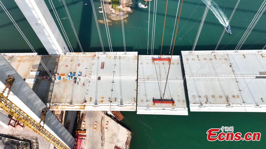 Ponte marítima mais longa de Guangxi é conectada