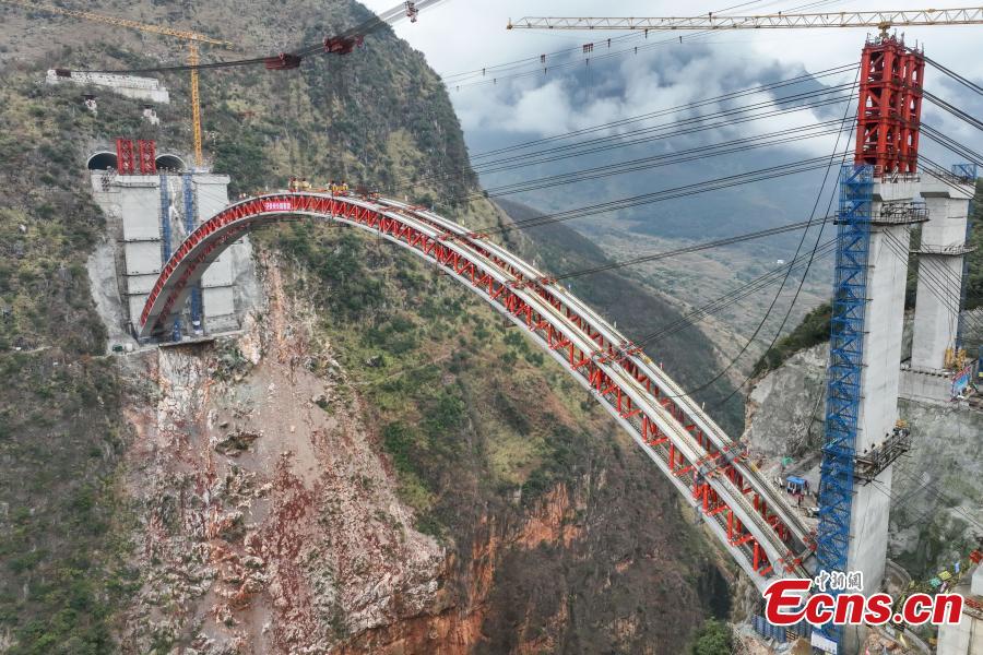 Galeria: ponte Wumengshan é conectada à via expressa Nayong-Qinglong