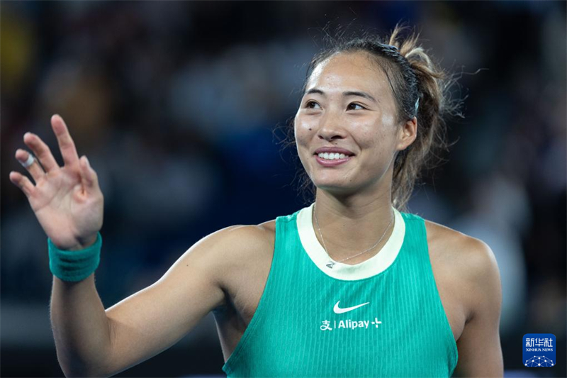 Zheng Qianwen se apura pela primeira vez para semifinal do Grand Slam, entra no top 10 do ranking mundial