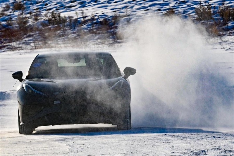 Heihe: nordeste da China registra aumento de testes automobilísticos em condições de neve