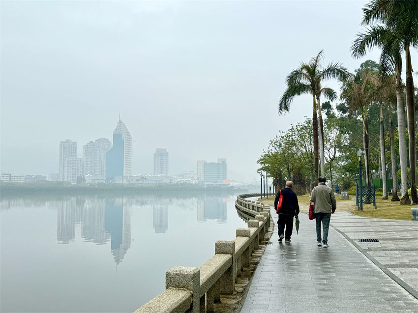 Galeria: lago Yundang imerso no nevoeiro