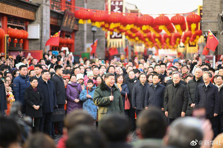 Xi Jinping visita povo em Tianjin antes da Festa da Primavera