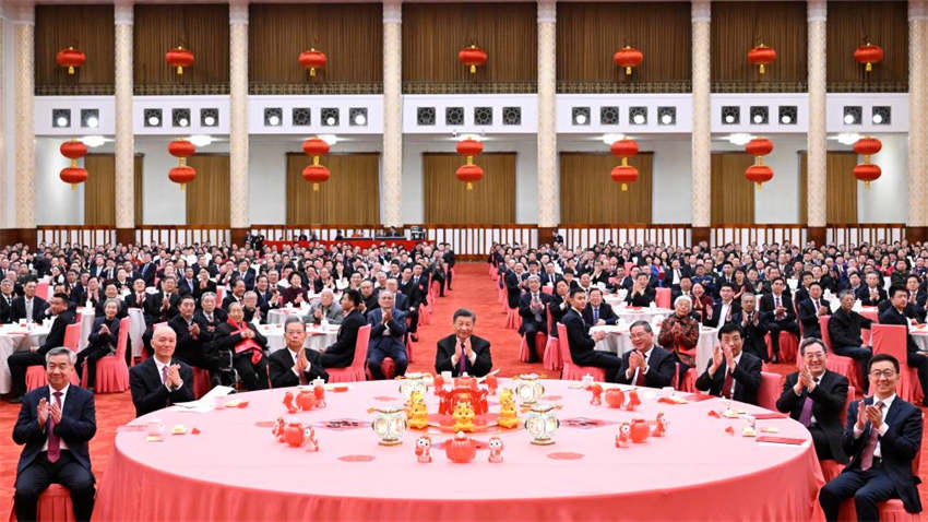 Xi Jinping estende saudações pela Festa da Primavera a todos os chineses e pede esforços para escrever novo capítulo no avanço da modernização chinesa