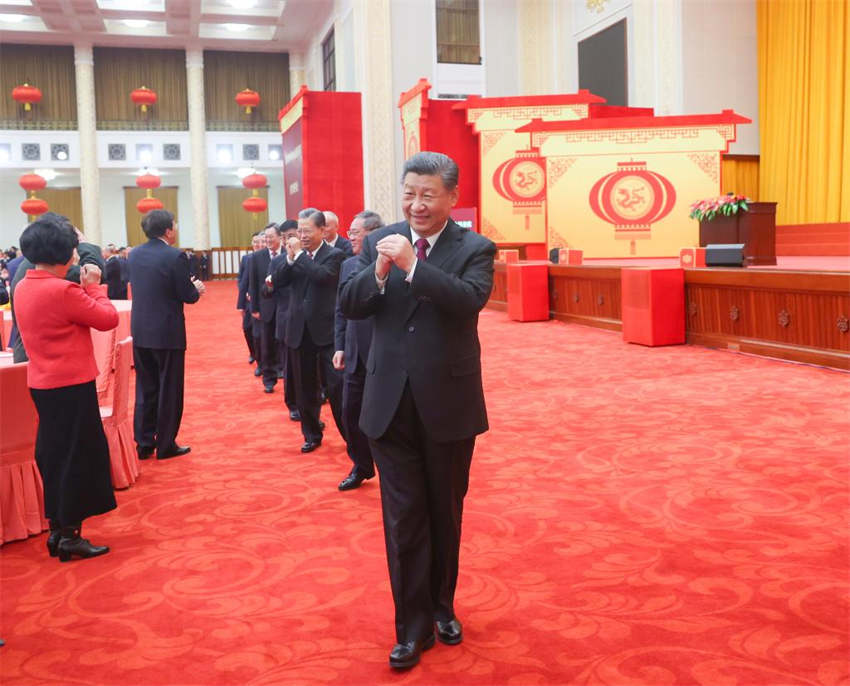 Xi Jinping estende saudações pela Festa da Primavera a todos os chineses e pede esforços para escrever novo capítulo no avanço da modernização chinesa