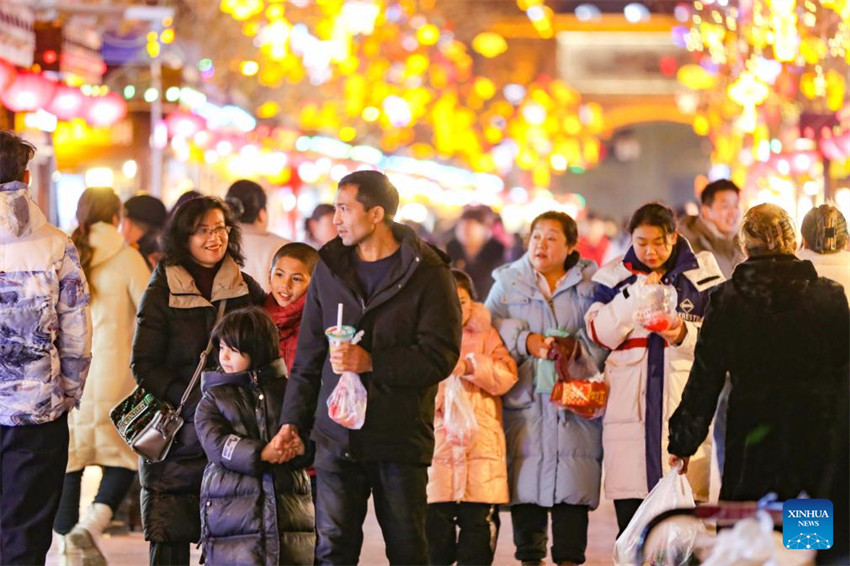 Atmosfera profunda do Festival da Primavera em Xinjiang