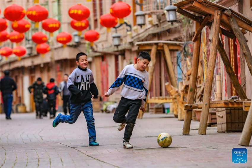 Atmosfera profunda do Festival da Primavera em Xinjiang