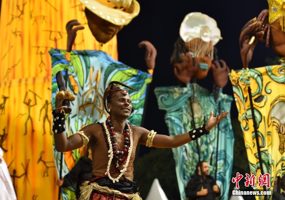 Brasil: escolas de samba campeãs desfilam no Carnaval de São Paulo