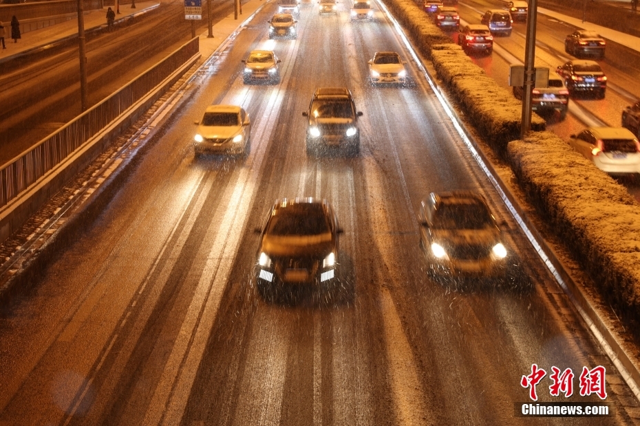 Beijing recebe primeira queda de neve do Ano do Dragão