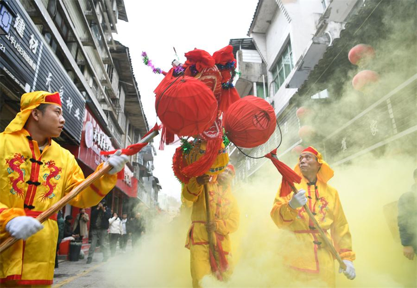 Povo do grupo étnico Gelao celebra Festival Maolong no sudoeste da China