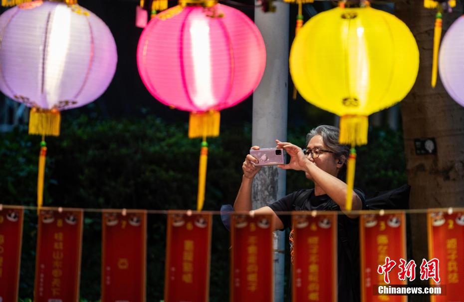 Lanternas de Hong Kong brilham para receber Festival das Lanternas