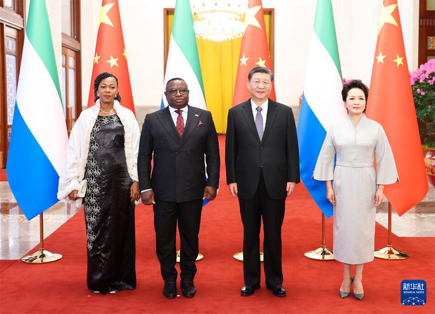 Xi Jinping conversa com presidente de Serra Leoa