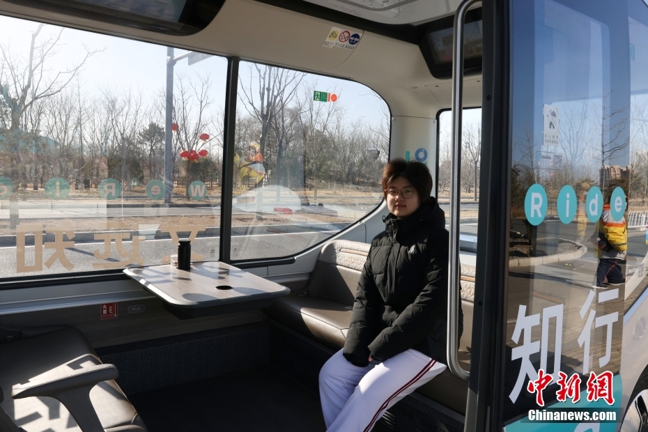 Miniônibus autônomo oferece serviço no subcentro de Beijing