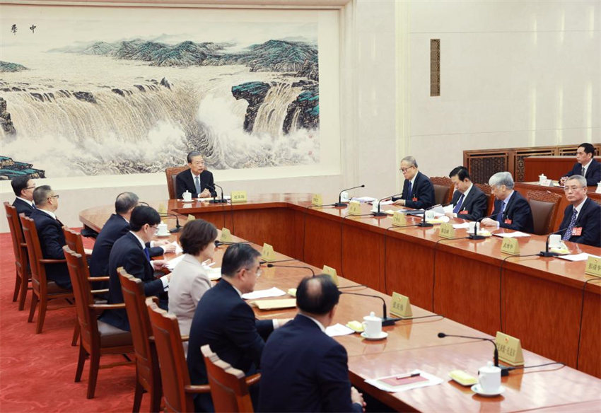 Presidium é eleito e agenda é definida para sessão legislativa anual da China