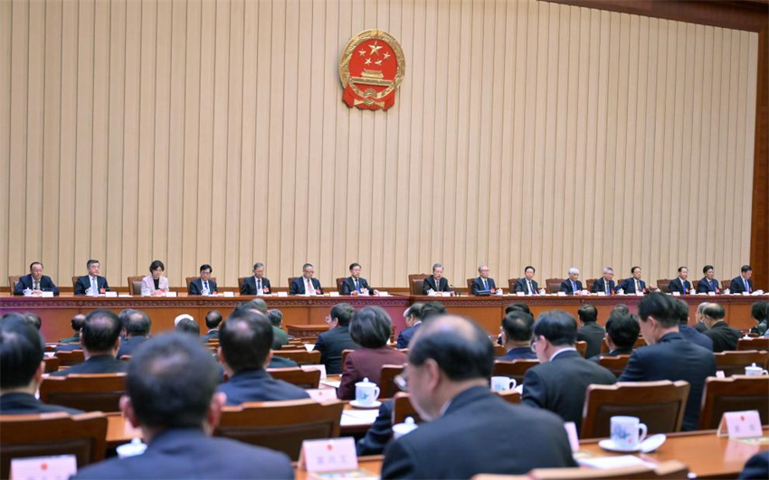 Presidium é eleito e agenda é definida para sessão legislativa anual da China