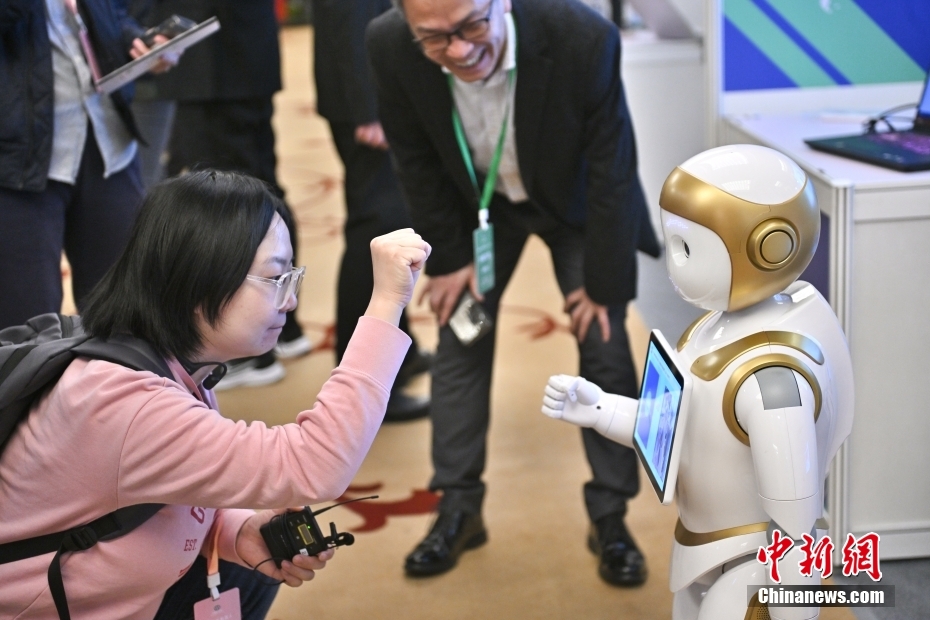 Competição de robôs humanóides tem início em Beijing