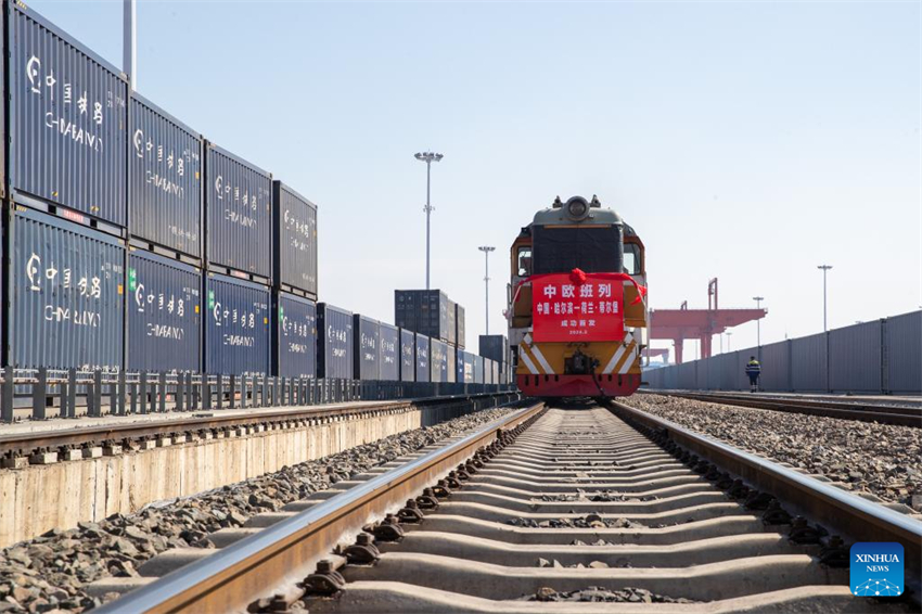 Serviço de trem de carga China-Europa conecta província fronteiriça chinesa e Holanda