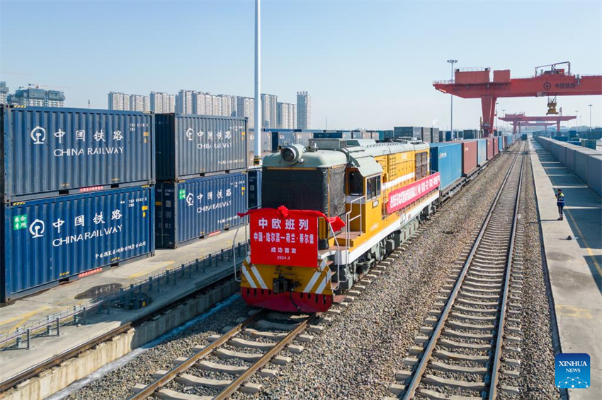 Serviço de trem de carga China-Europa conecta província fronteiriça chinesa e Holanda