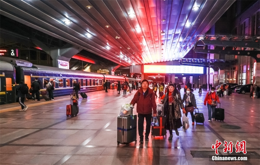 Primeiro trem turístico transfronteiriço de Beijing para Laos é lançado em 2024