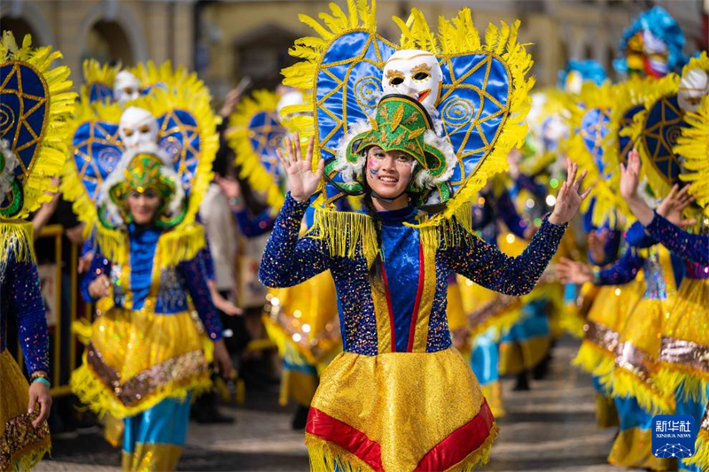 Macau comemora retorno à pátria com desfile internacional