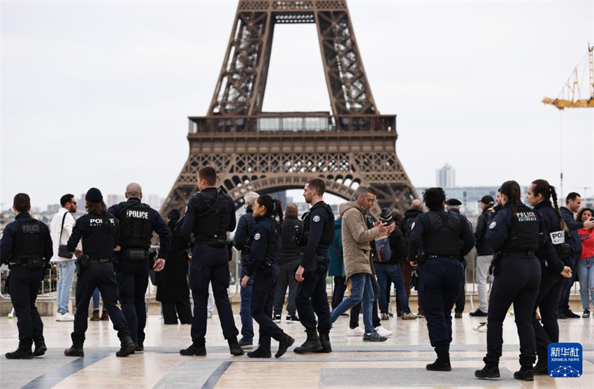 França eleva alerta de terrorismo ao nível máximo