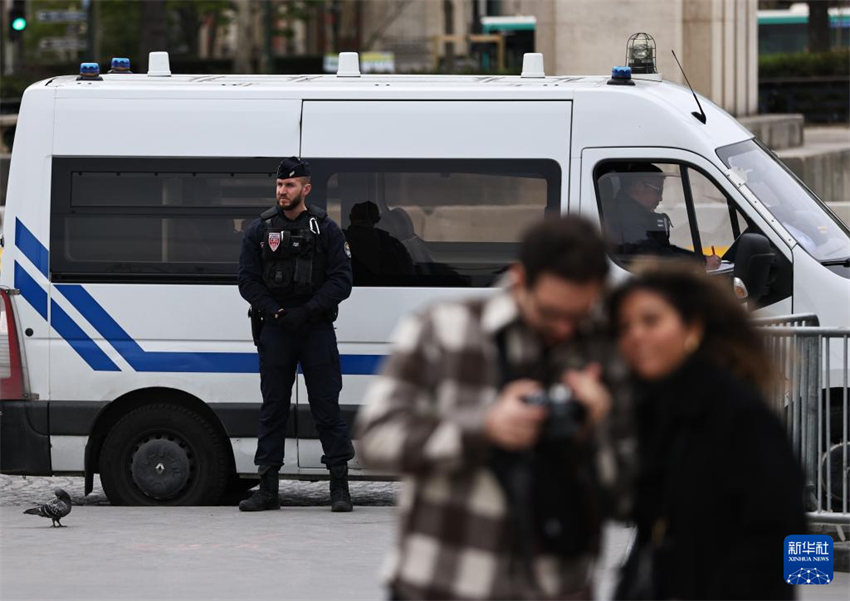 França eleva alerta de terrorismo ao nível máximo