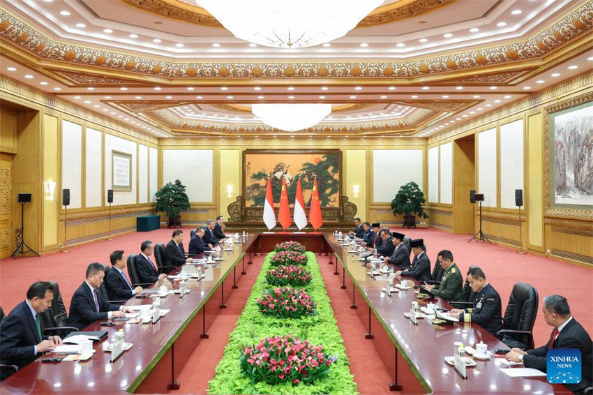 Xi Jinping mantém conversações com o presidente eleito da Indonésia