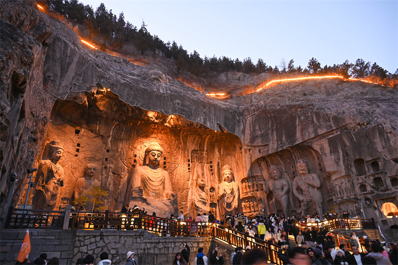 Grutas de Longmen: pico da arte em escultura em pedra na China