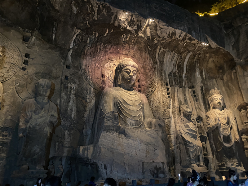 Grutas de Longmen: pico da arte em escultura em pedra na China