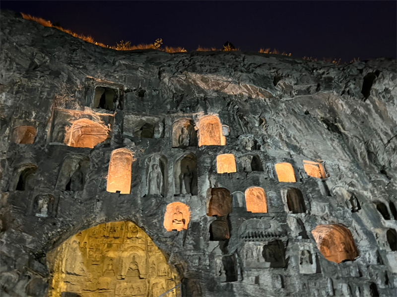 Grutas de Longmen: pico da arte em escultura em pedra na China