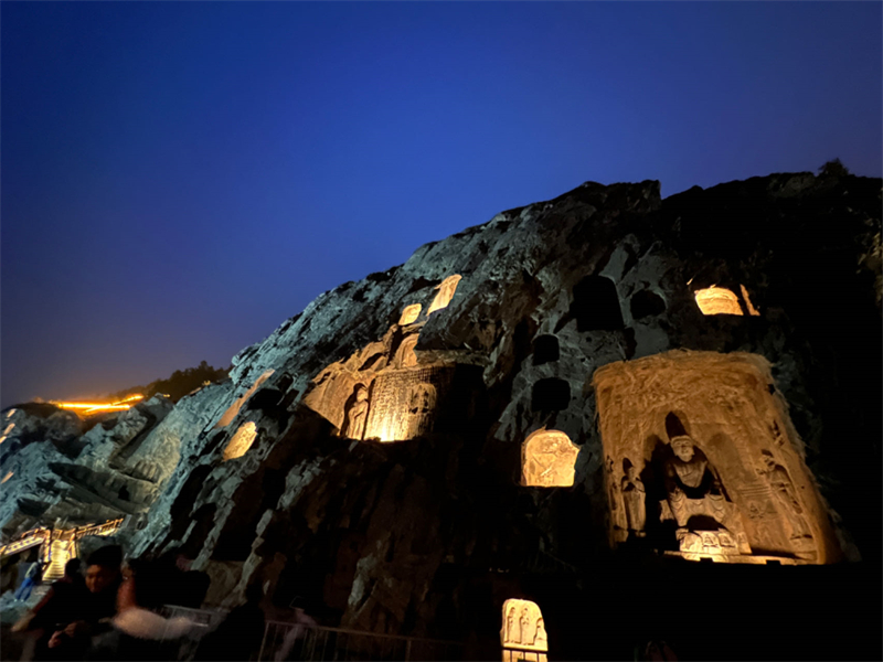 Grutas de Longmen: pico da arte em escultura em pedra na China