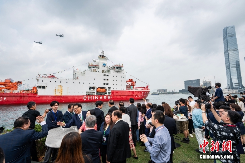 Primeiro quebra-gelo polar de fabricação chinesa, Xuelong-2, chega a Hong Kong