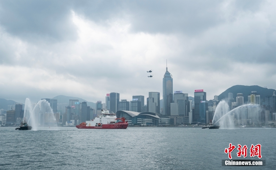 Primeiro quebra-gelo polar de fabricação chinesa, Xuelong-2, chega a Hong Kong