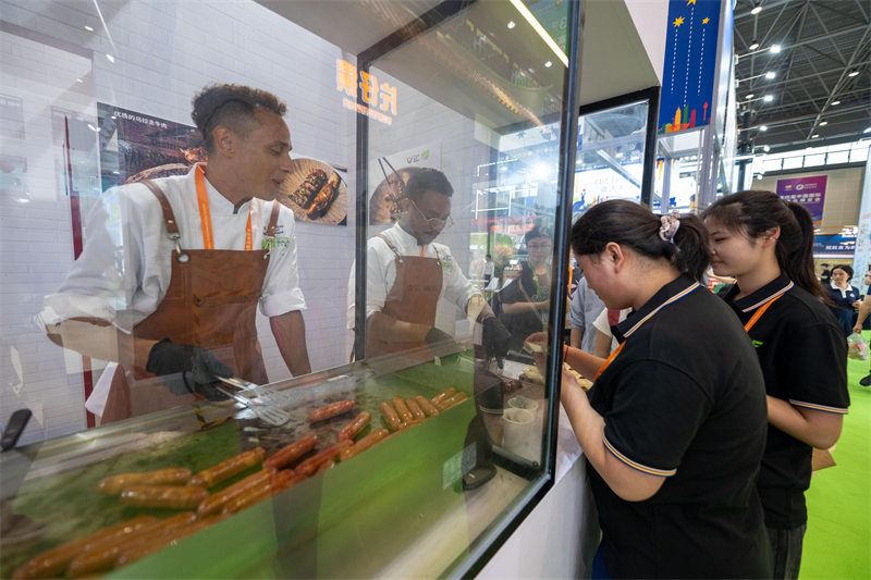 CICPE atrai olhares com especialidades culinárias de diversos países