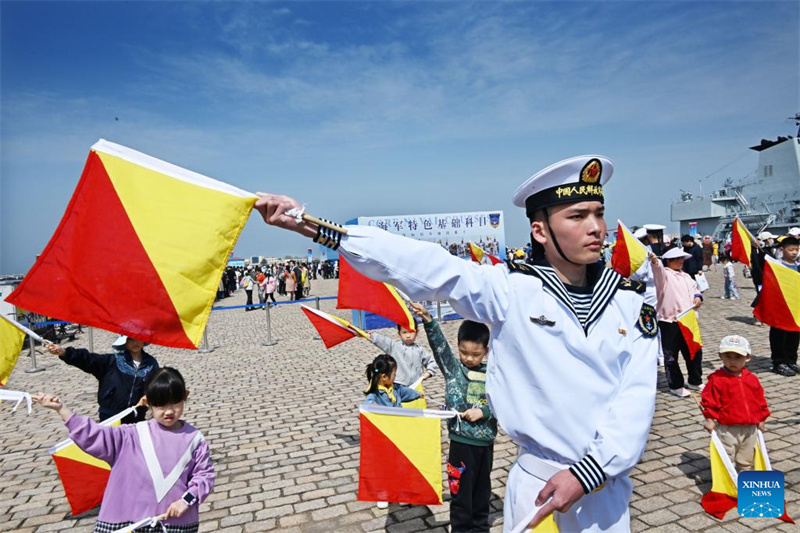 Marinha chinesa do ELP comemora 75º aniversário de fundação com eventos de dia aberto