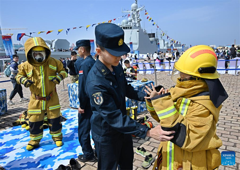 Marinha chinesa do ELP comemora 75º aniversário de fundação com eventos de dia aberto