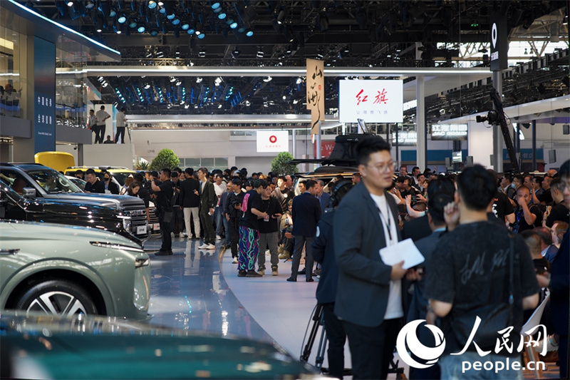 Beijing Auto Show abre com 117 veículos fazendo sua estreia global