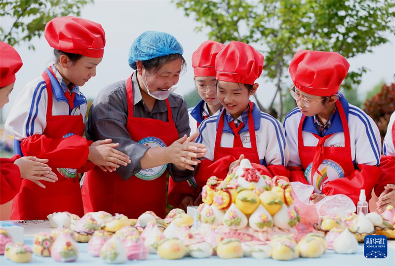 China realiza atividades para celebrar Dia Internacional do Trabalho