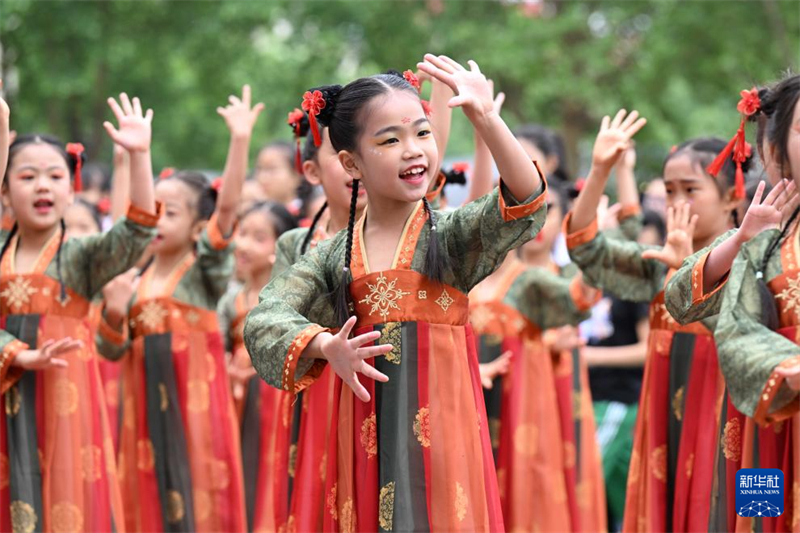 China realiza atividades para celebrar Dia Internacional do Trabalho