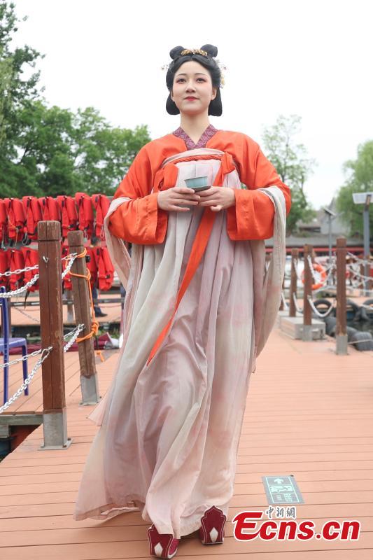 Show temático mostra trajes desenterrados de sítios arqueológicos em Beijing