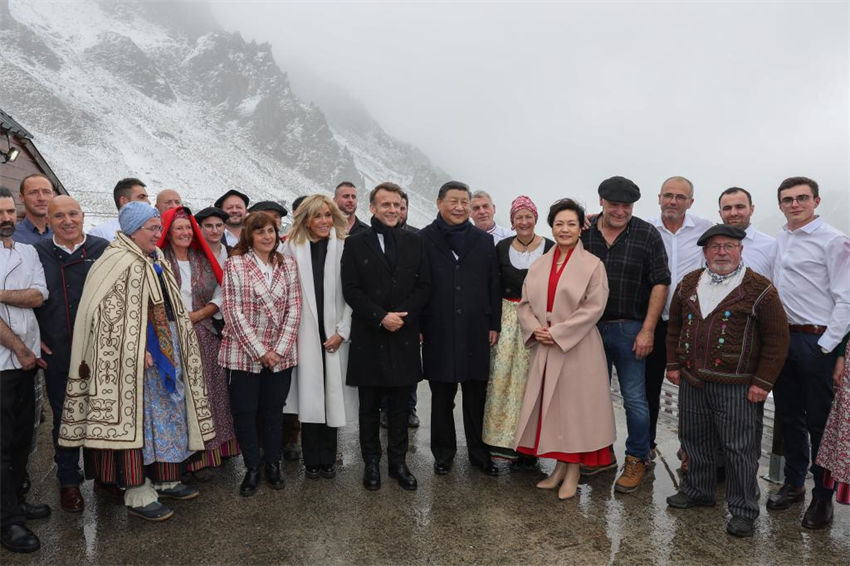 Xi Jinping chega a Tarbes para continuar a visita de Estado à França