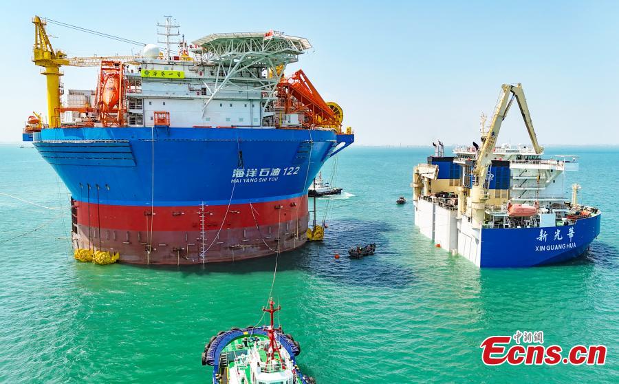 Primeira instalação FPSO da Ásia navega na China